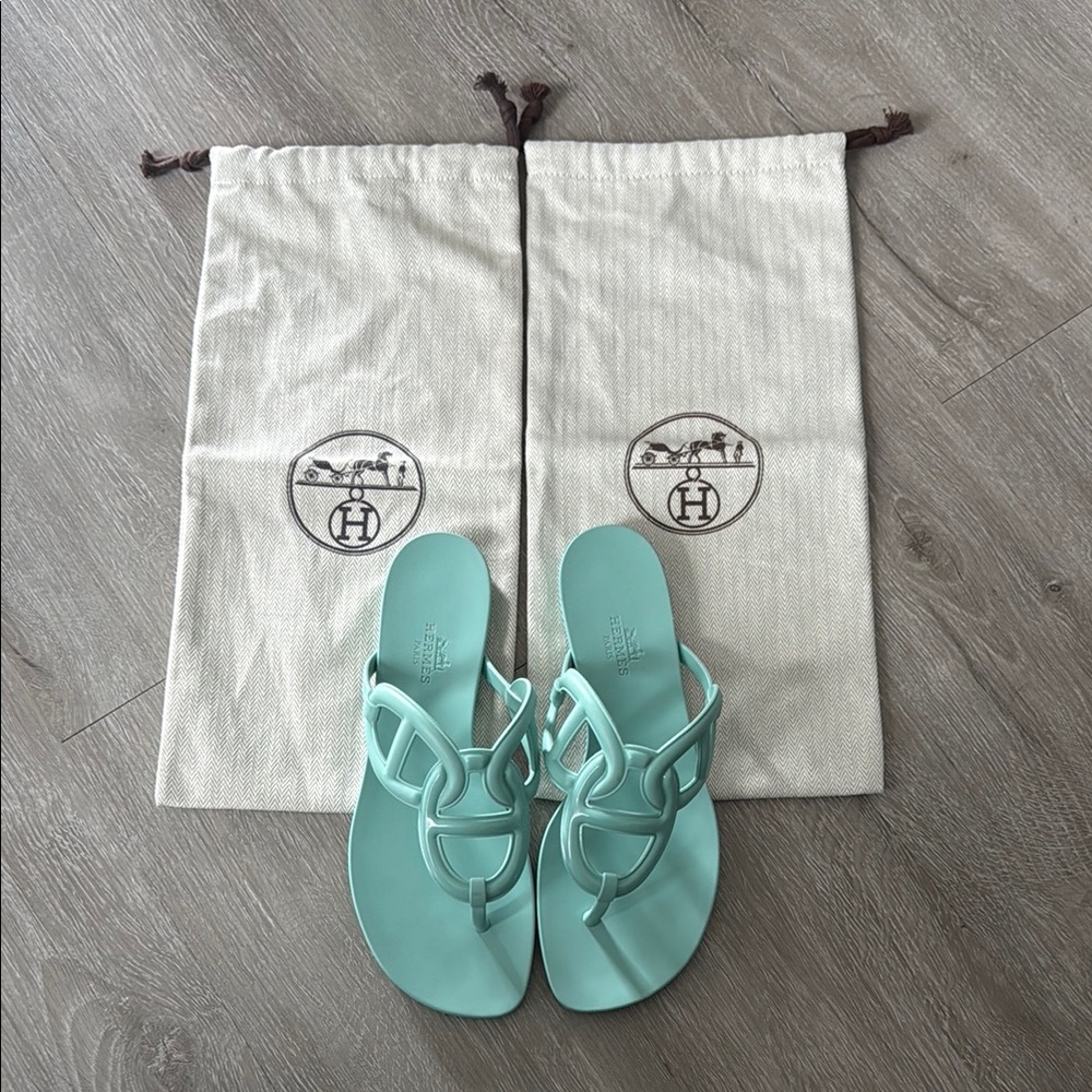 AUTHENTIC Hermès Egerie Sandals in Vert Embrun